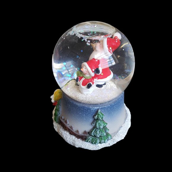 Christmas Snow Globe that Lights Up NEW in BOX - Picture 5 of 6